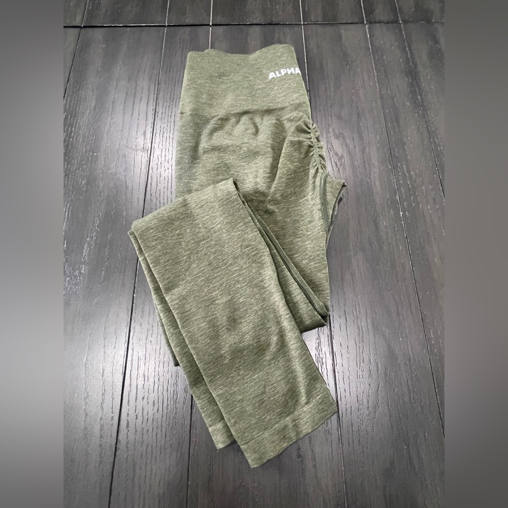 Alphalete Aspen Amplify leggings size medium